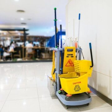 Il business illegale della sanificazione: “Ecco chi è autorizzato e cosa serve”